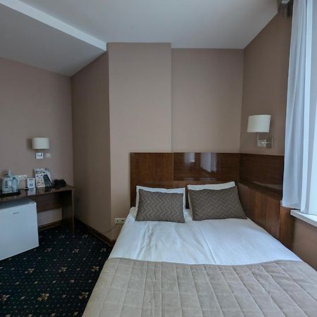 Victoria Hotel Uralsk Eksteriør bilde