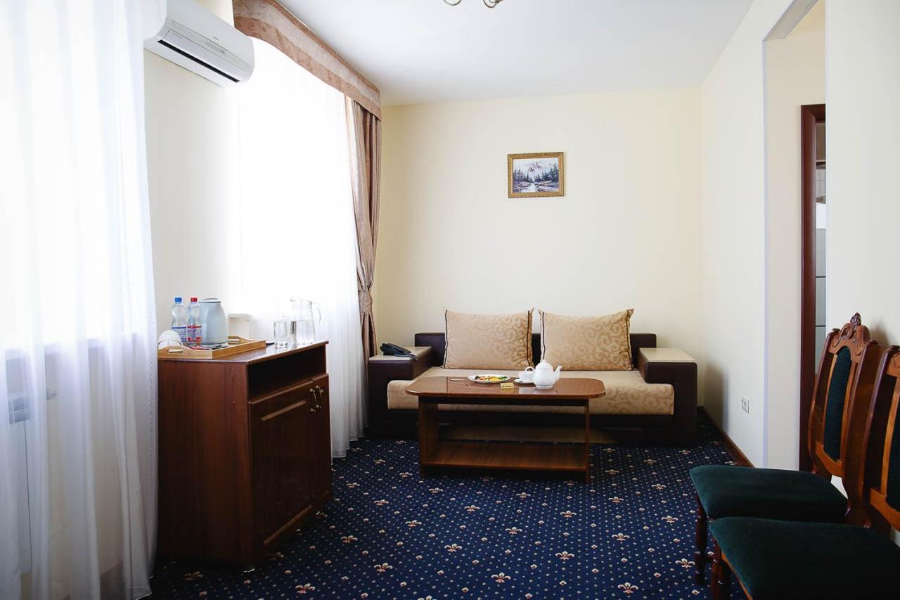 Victoria Hotel Uralsk Eksteriør bilde