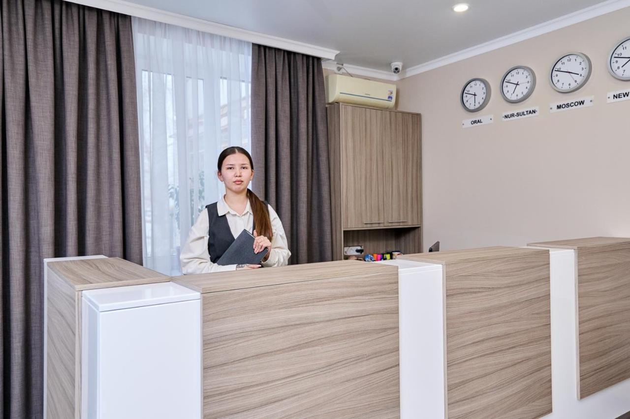 Victoria Hotel Uralsk Eksteriør bilde