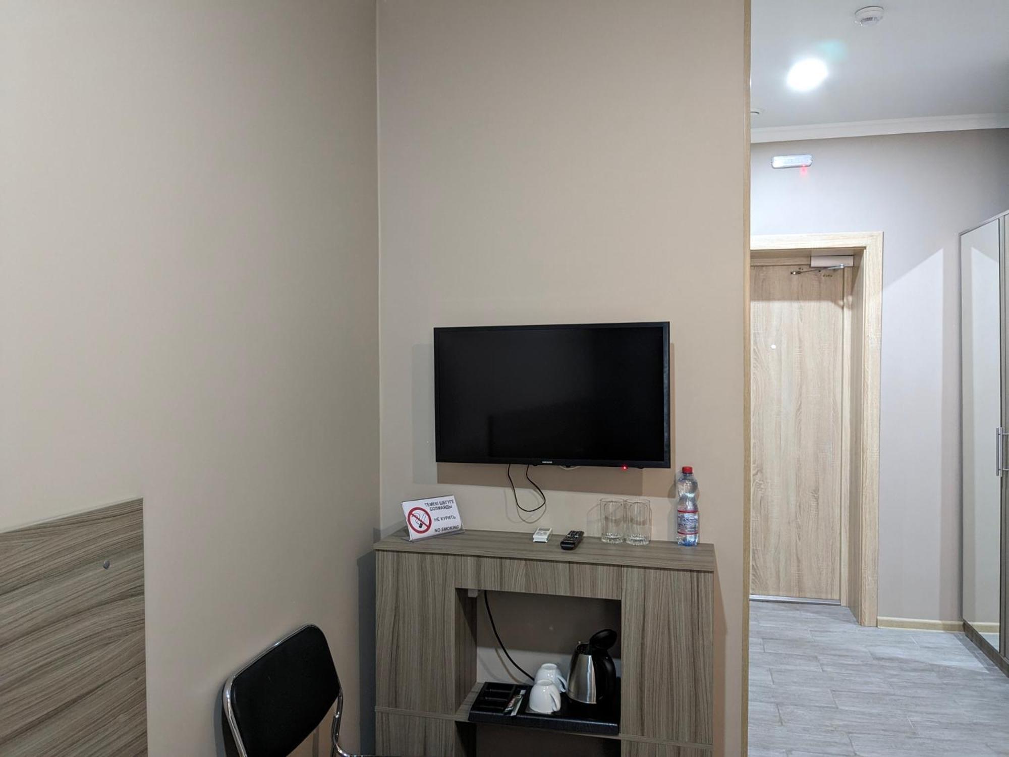 Victoria Hotel Uralsk Eksteriør bilde