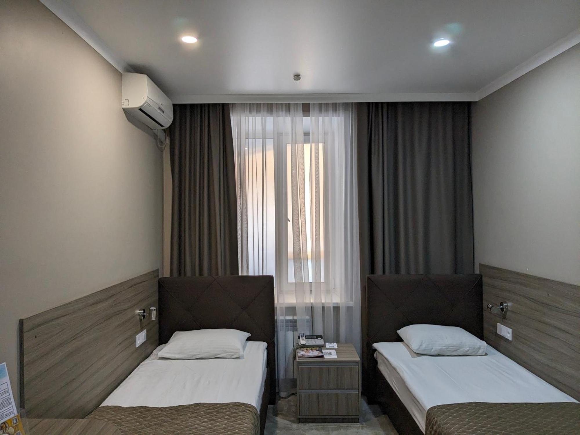 Victoria Hotel Uralsk Eksteriør bilde