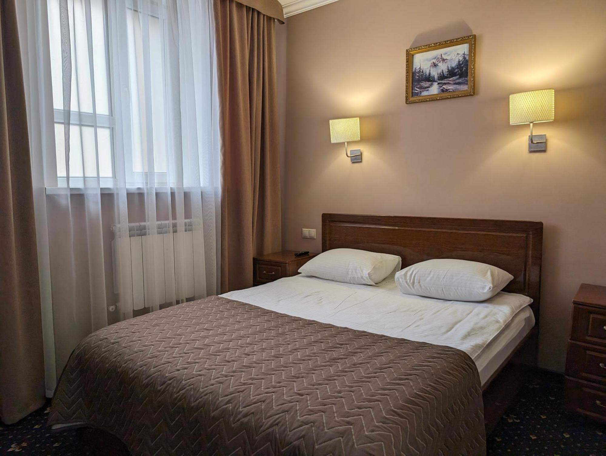 Victoria Hotel Uralsk Eksteriør bilde