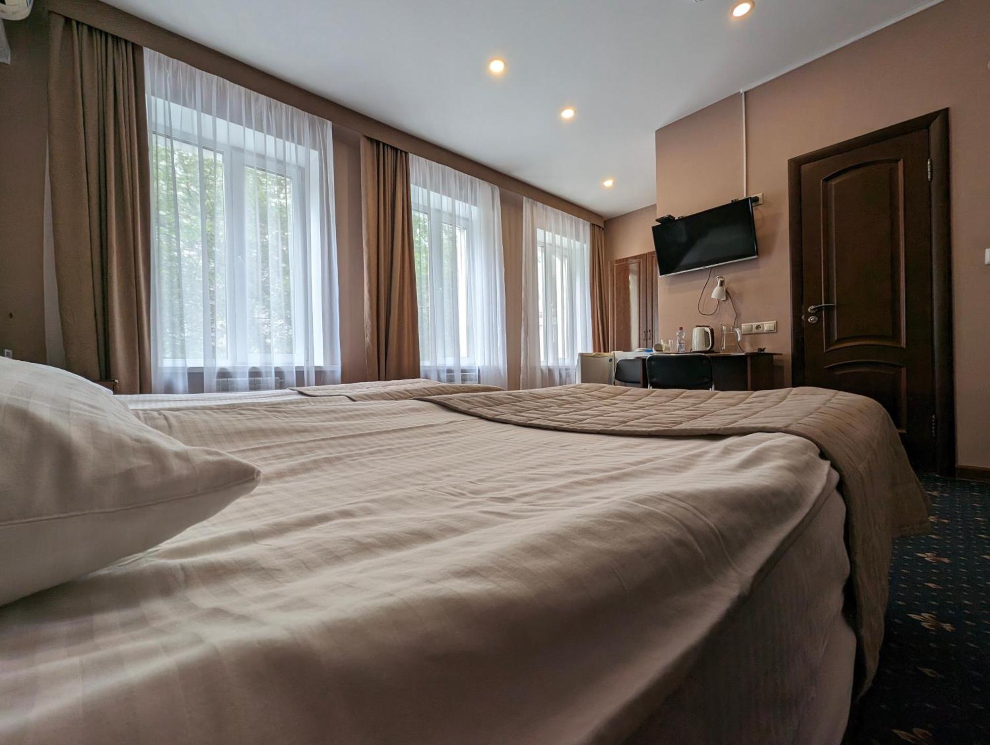 Victoria Hotel Uralsk Eksteriør bilde