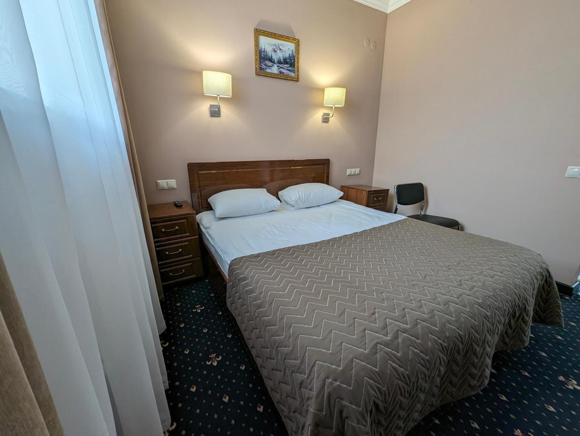 Victoria Hotel Uralsk Eksteriør bilde