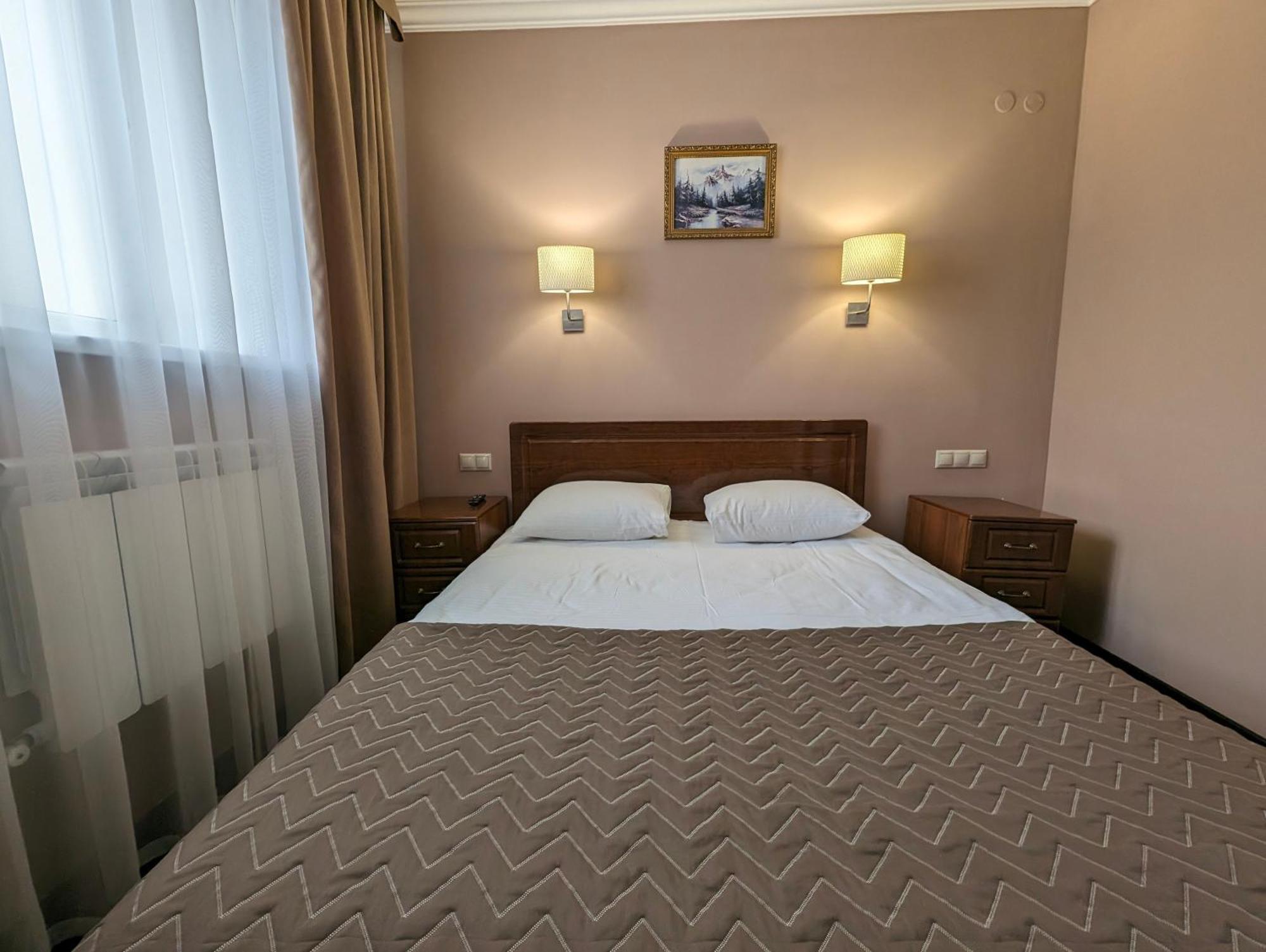 Victoria Hotel Uralsk Eksteriør bilde
