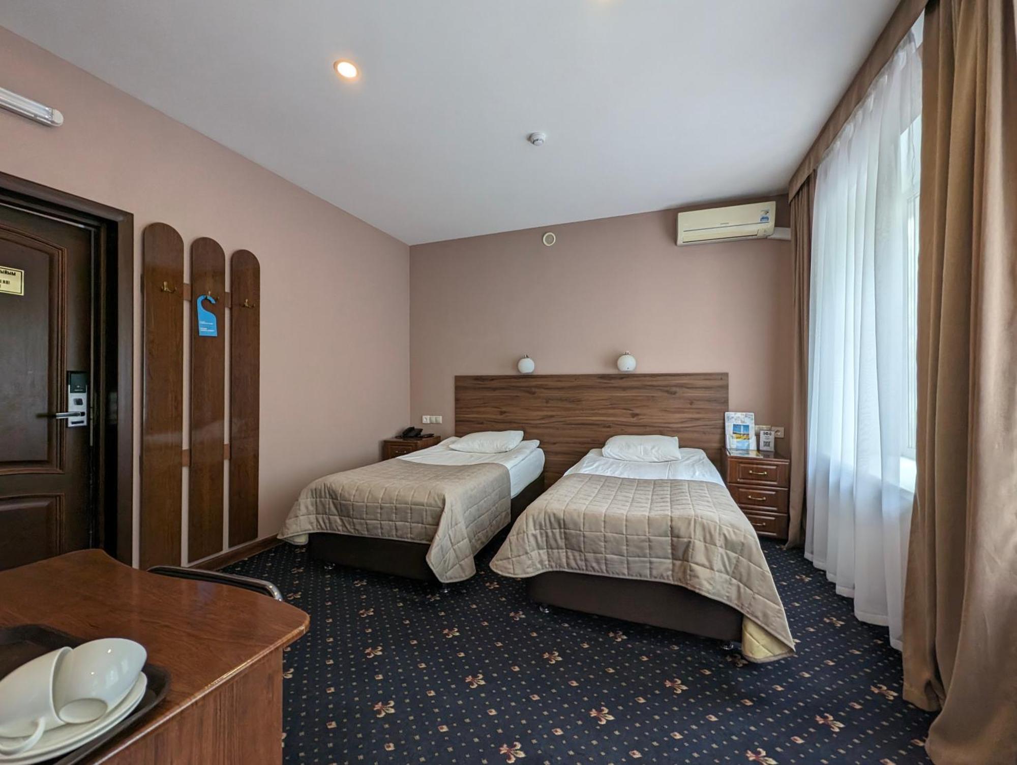 Victoria Hotel Uralsk Eksteriør bilde