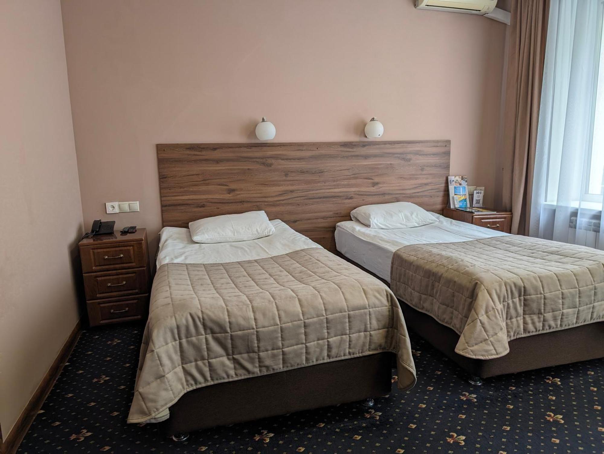 Victoria Hotel Uralsk Eksteriør bilde