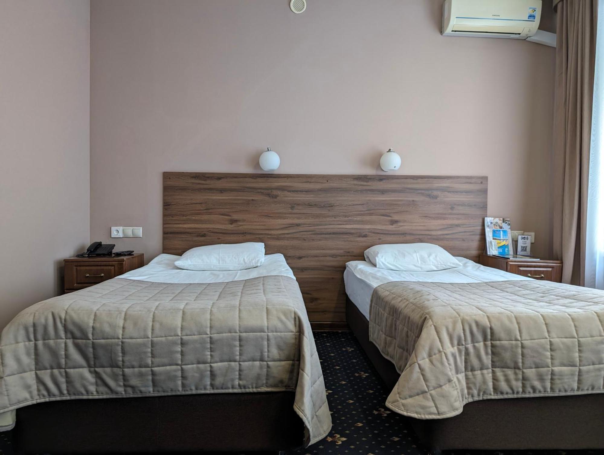 Victoria Hotel Uralsk Eksteriør bilde