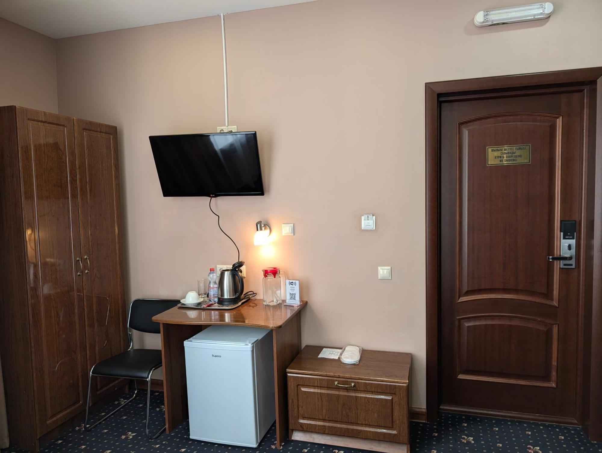 Victoria Hotel Uralsk Eksteriør bilde
