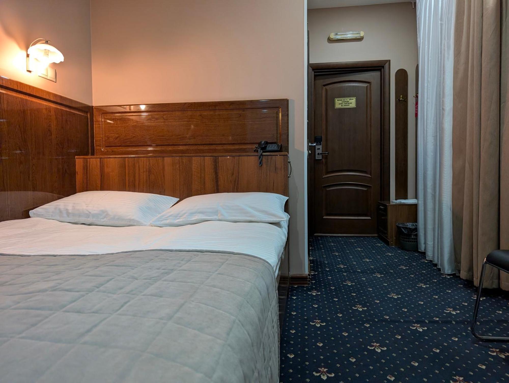 Victoria Hotel Uralsk Eksteriør bilde