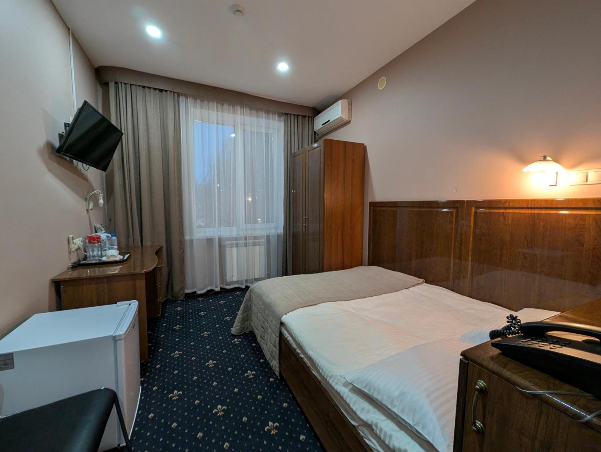 Victoria Hotel Uralsk Eksteriør bilde